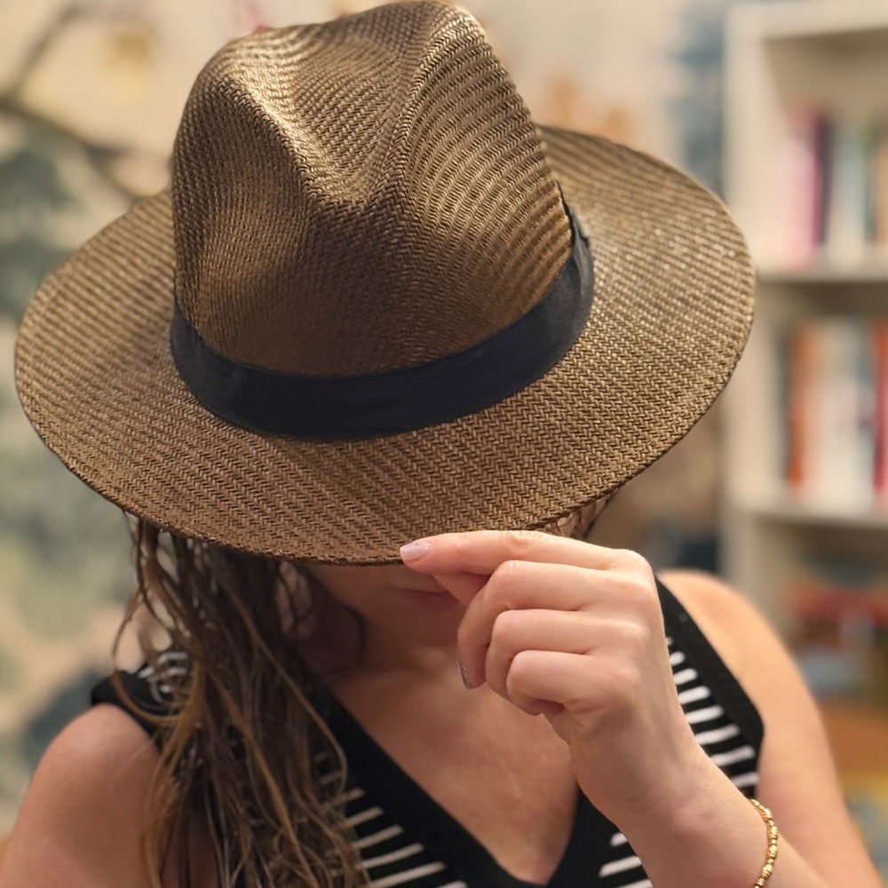 Biltmore Elegant Tan Natural Toyo Straw  Fedora with Black Band - Picture 2 of 5